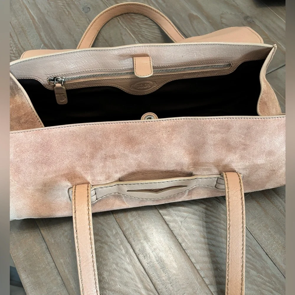 Tod’s blush pink suede shoulder bag - Picture 8 of 10